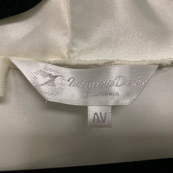 Vintage Intimate Desire Off White Women’s Robe - Picture 4 of 11